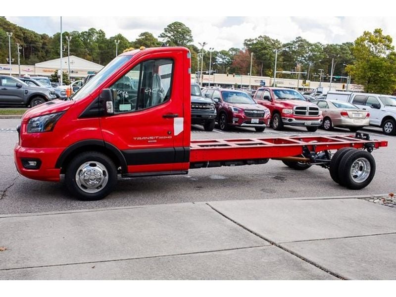 2024 Ford Transit Cutaway Base w/11,000 lb. GVWR