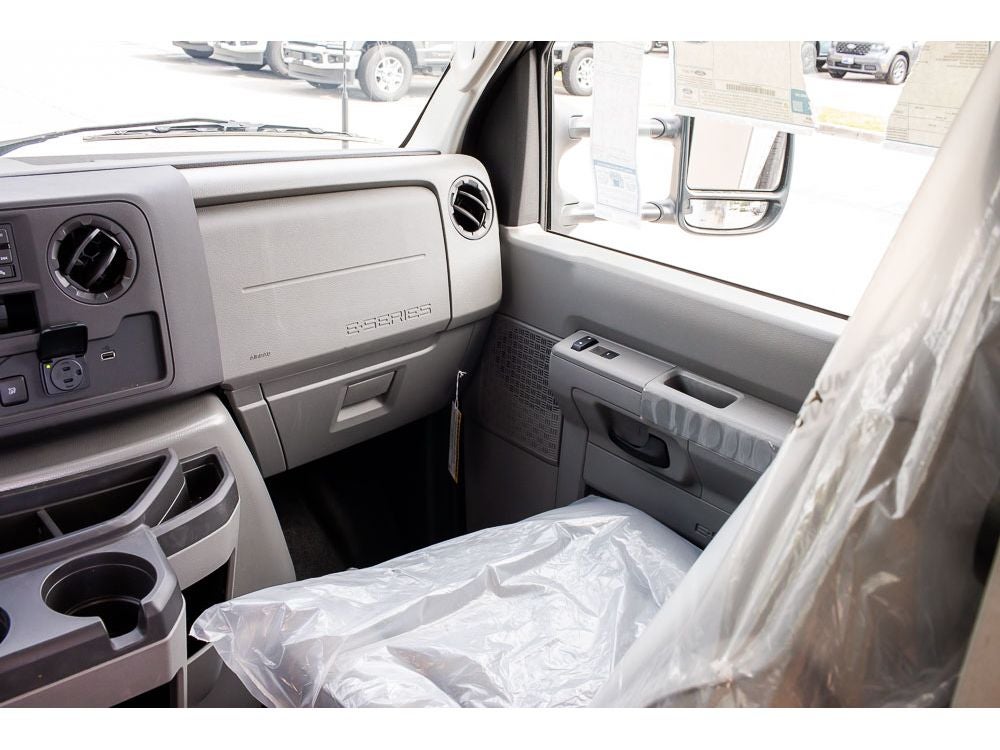 2027 Ford E-450 Super Duty Base