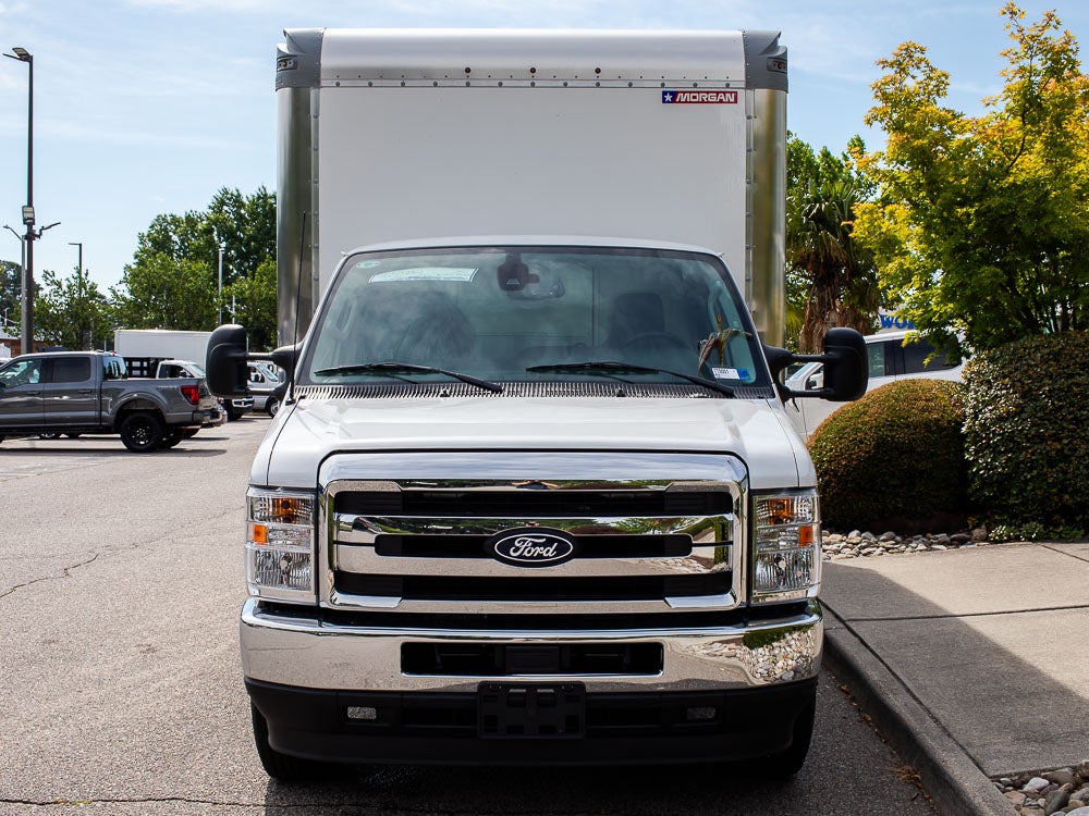 2027 Ford E-450 Super Duty Base