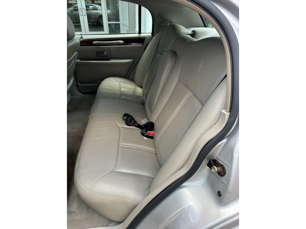 2004 Lincoln Town Car Ultimate
