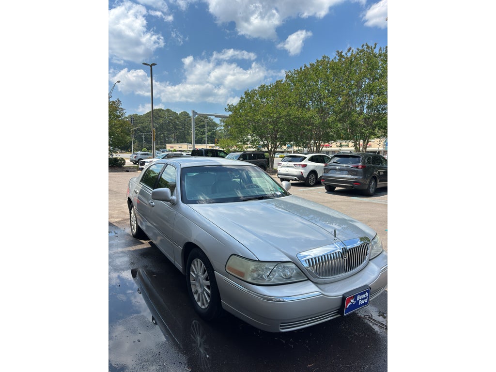 2004 Lincoln Town Car Ultimate
