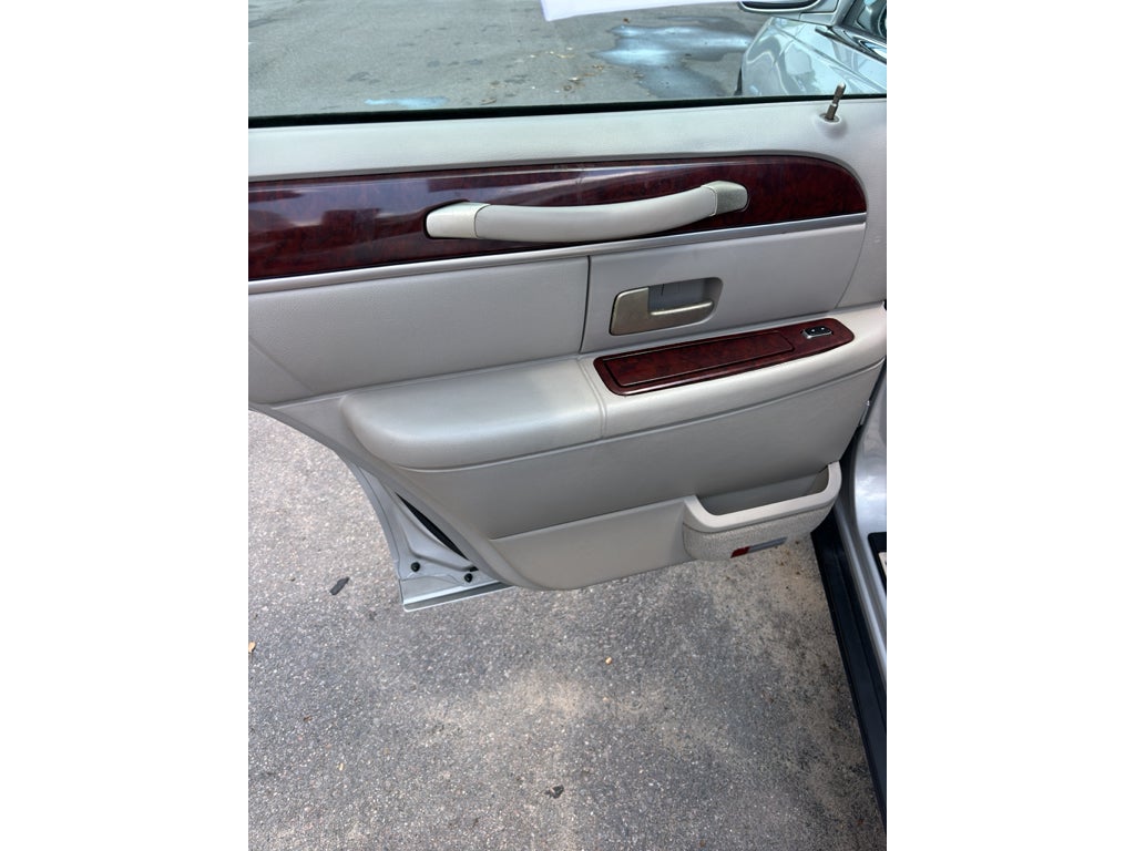 2004 Lincoln Town Car Ultimate