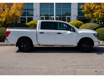 2023 Nissan Titan SV
