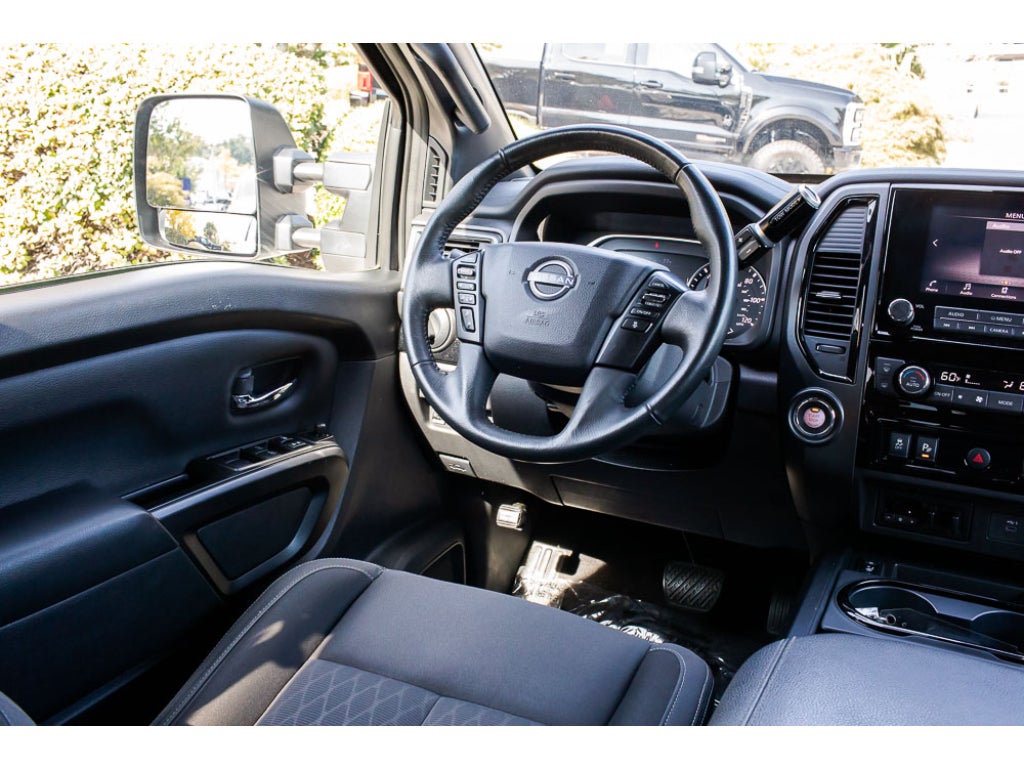 2023 Nissan Titan SV