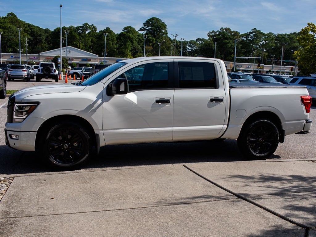 2023 Nissan Titan SV