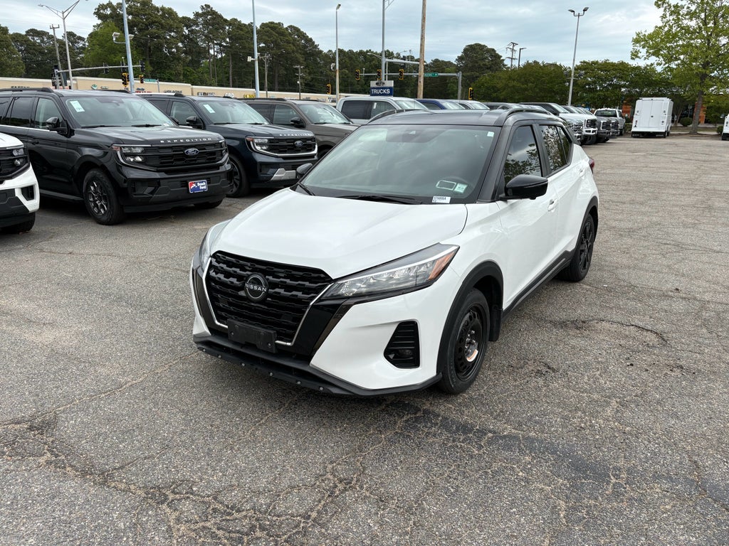 2022 Nissan Kicks SR
