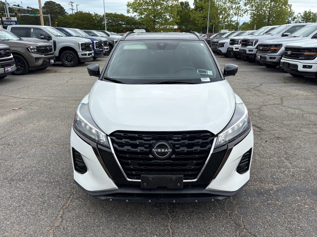 2022 Nissan Kicks SR