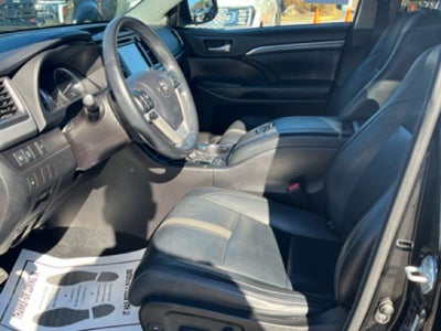 2017 Toyota Highlander SE