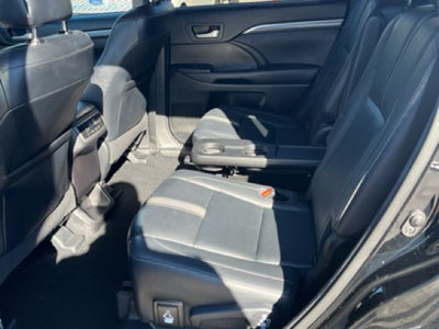 2017 Toyota Highlander SE