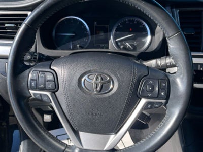2017 Toyota Highlander SE