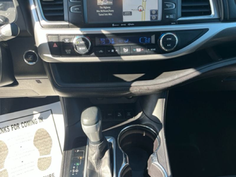 2017 Toyota Highlander SE