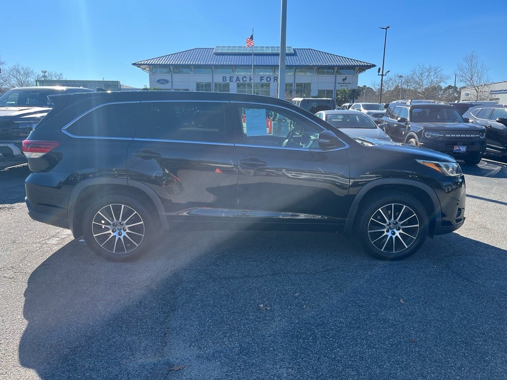 2017 Toyota Highlander SE