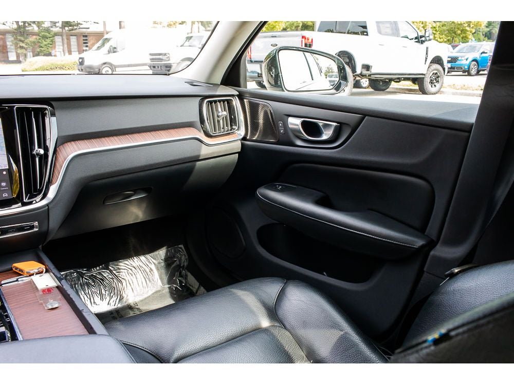 2024 Volvo S60 Plus Dark Theme