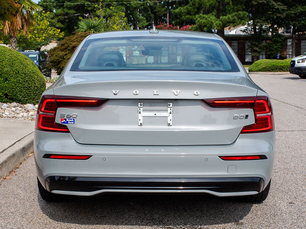 2024 Volvo S60 Plus Dark Theme