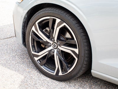 2024 Volvo S60 Plus Dark Theme