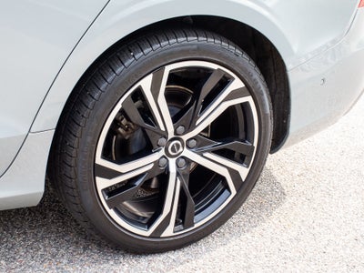 2024 Volvo S60 Plus Dark Theme