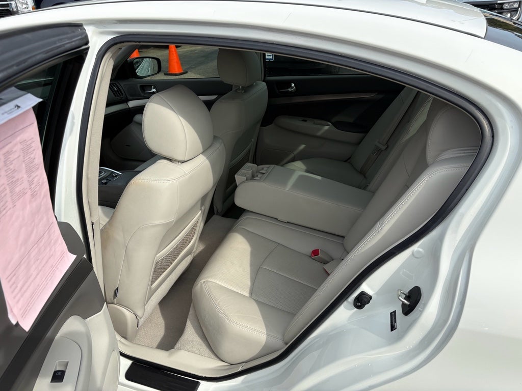 2015 INFINITI Q40 Base