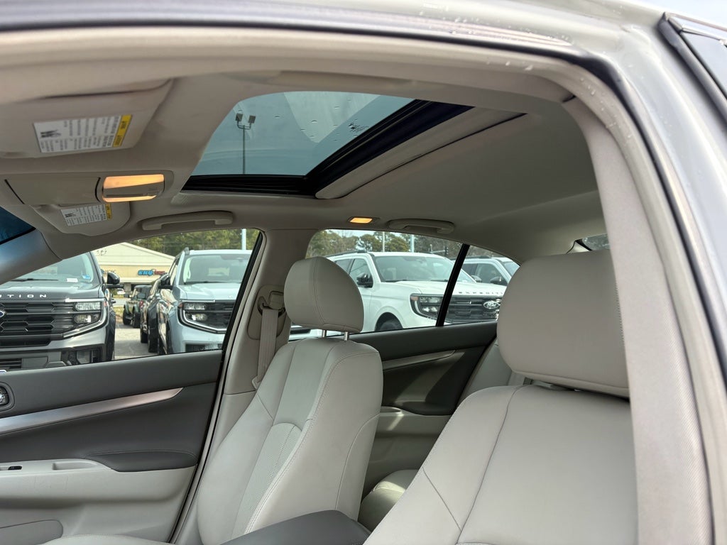 2015 INFINITI Q40 Base