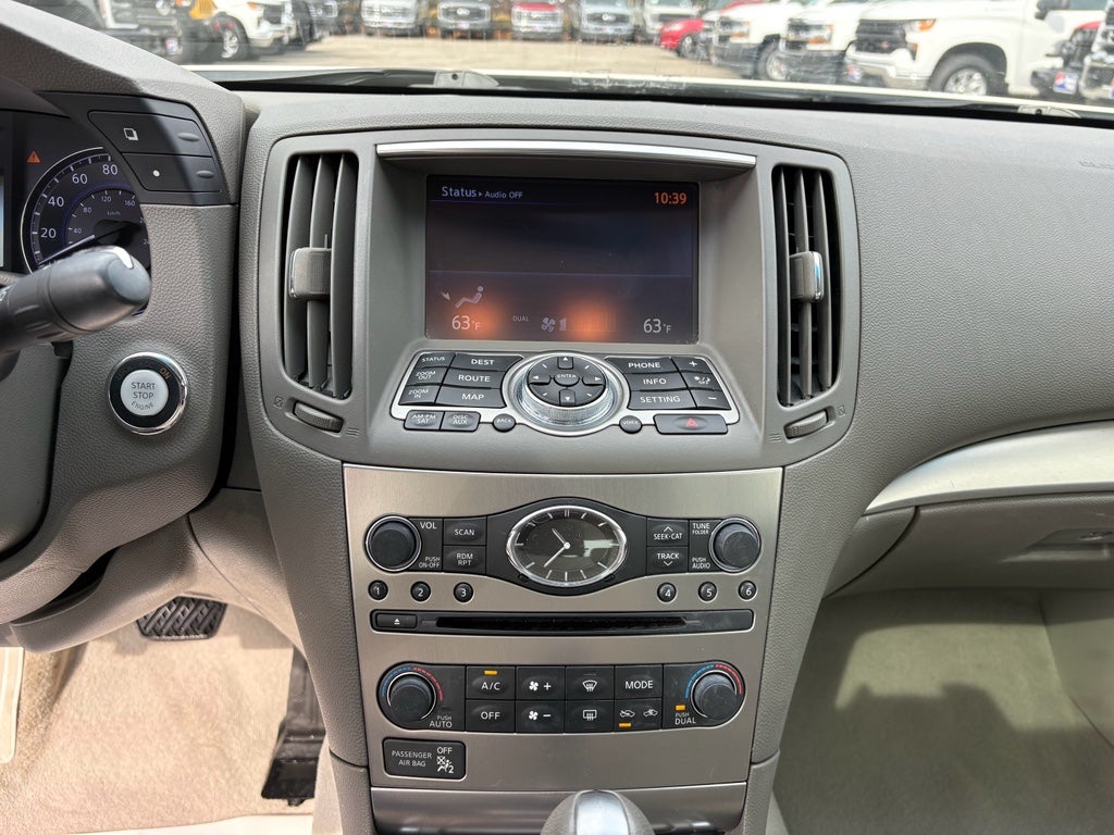 2015 INFINITI Q40 Base