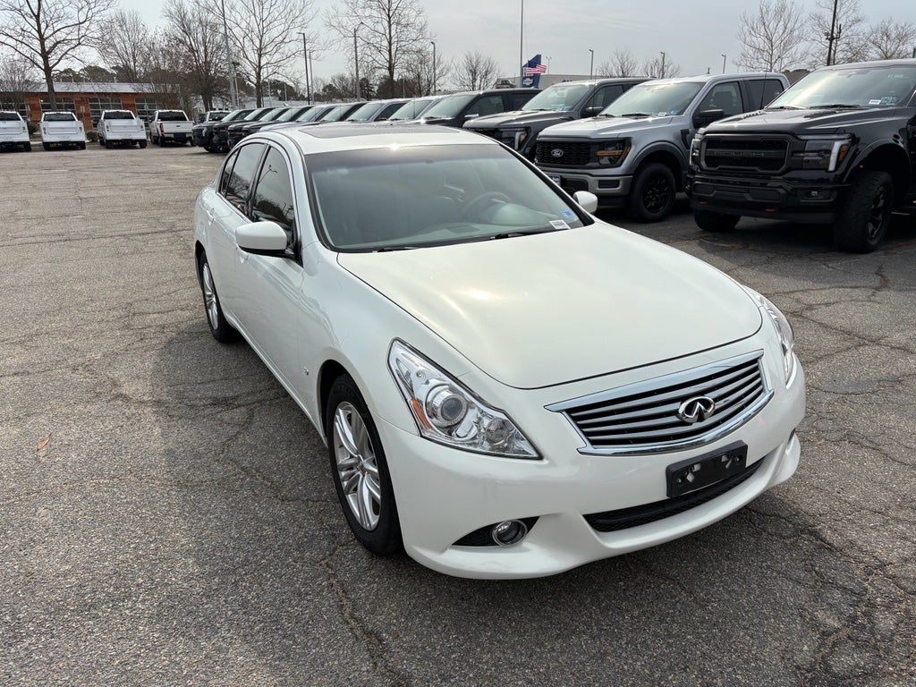2015 INFINITI Q40 Base