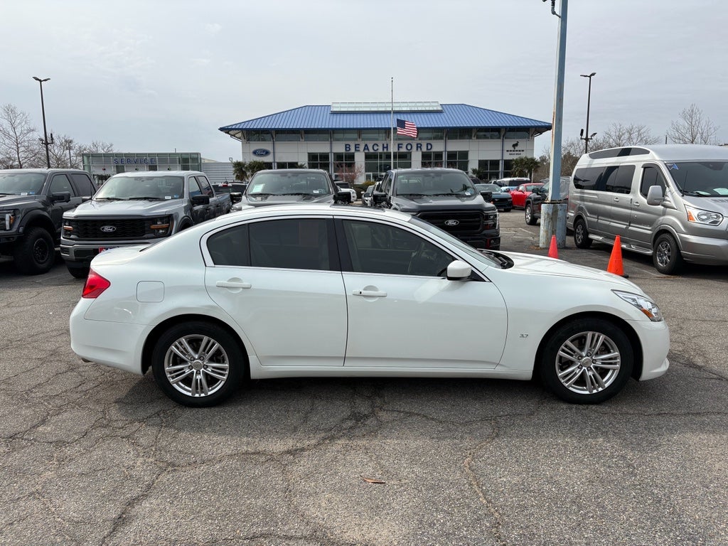 2015 INFINITI Q40 Base