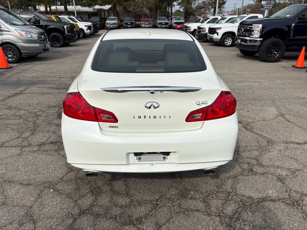 2015 INFINITI Q40 Base