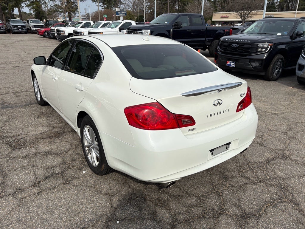 2015 INFINITI Q40 Base