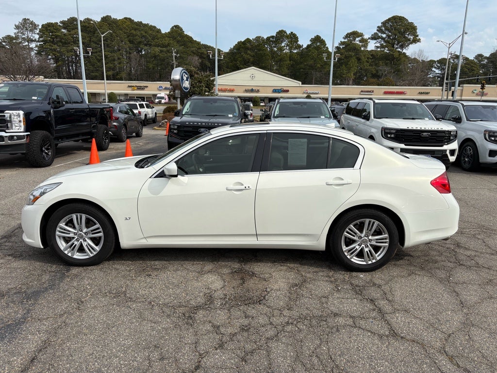 2015 INFINITI Q40 Base