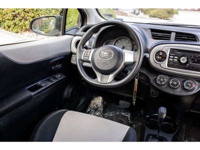 2013 Toyota Yaris LE