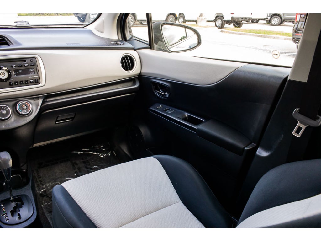 2013 Toyota Yaris LE