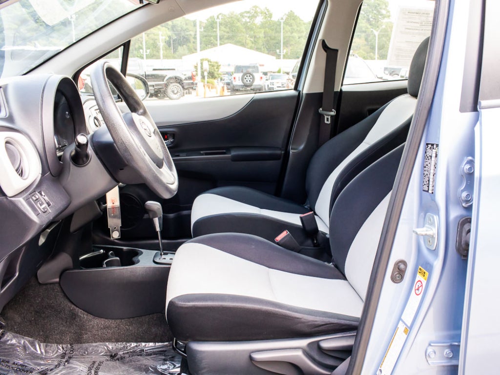 2013 Toyota Yaris LE