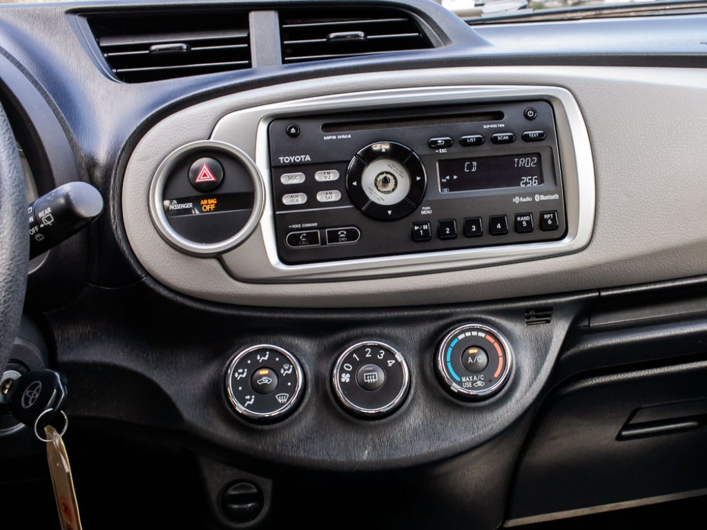 2013 Toyota Yaris LE