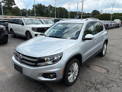 2012 Volkswagen Tiguan SE w/Sunroof & Nav