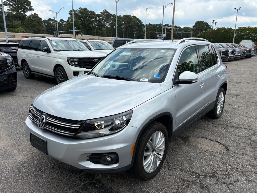 2012 Volkswagen Tiguan SE w/Sunroof & Nav