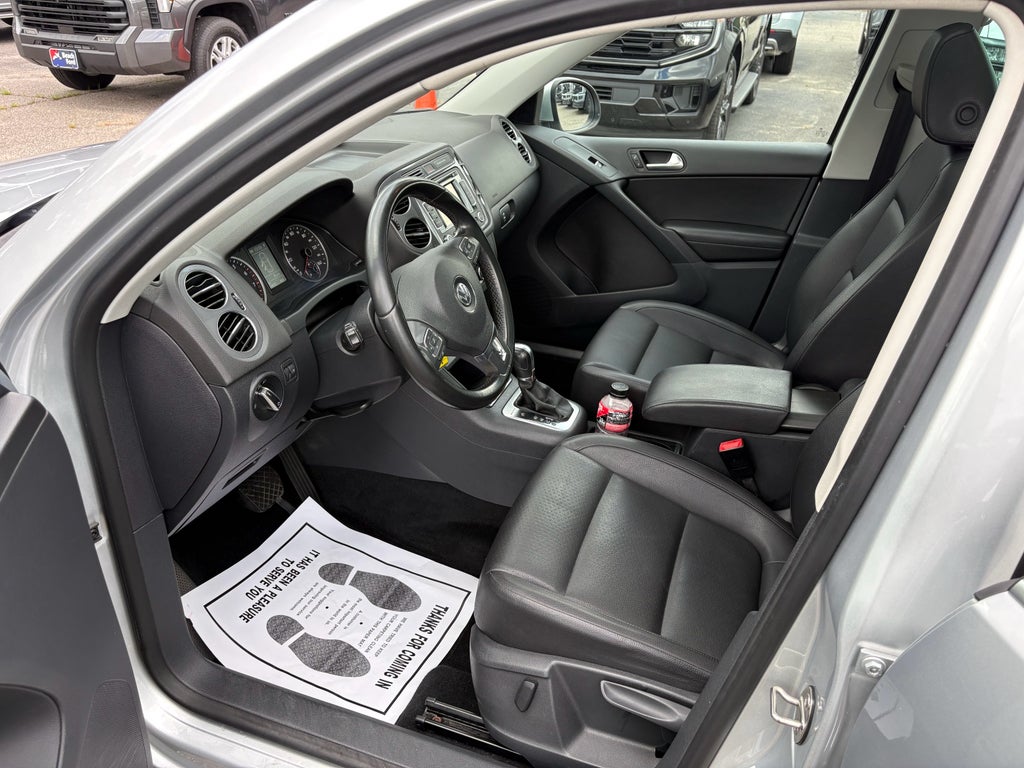 2012 Volkswagen Tiguan SE w/Sunroof & Nav