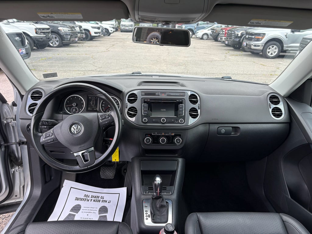 2012 Volkswagen Tiguan SE w/Sunroof & Nav