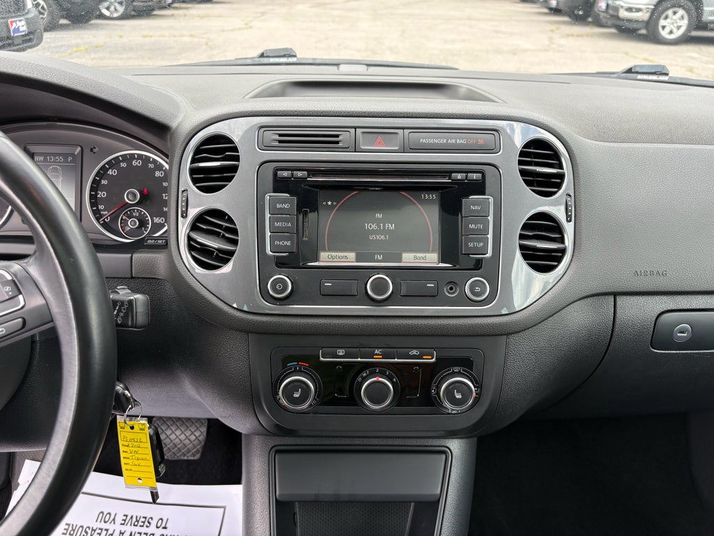 2012 Volkswagen Tiguan SE w/Sunroof & Nav