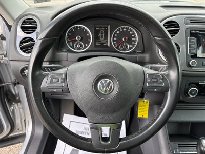 2012 Volkswagen Tiguan SE w/Sunroof & Nav