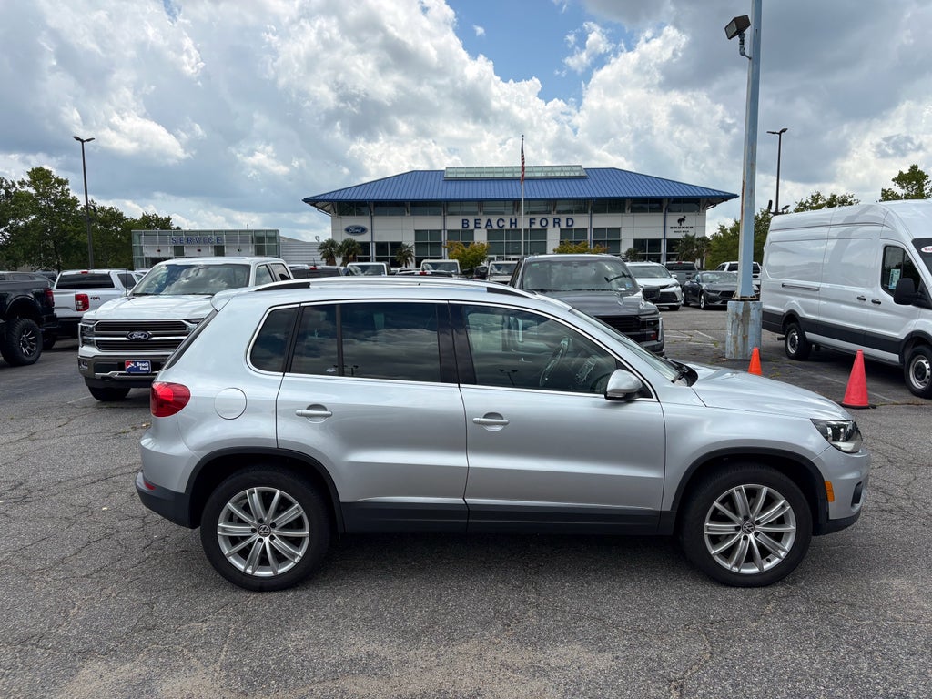 2012 Volkswagen Tiguan SE w/Sunroof & Nav