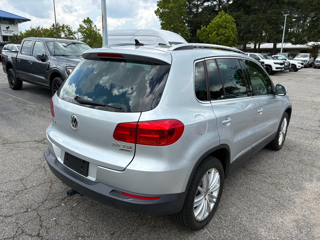2012 Volkswagen Tiguan SE w/Sunroof & Nav