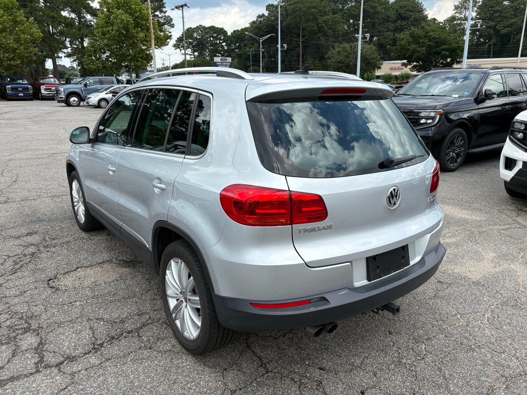 2012 Volkswagen Tiguan SE w/Sunroof & Nav