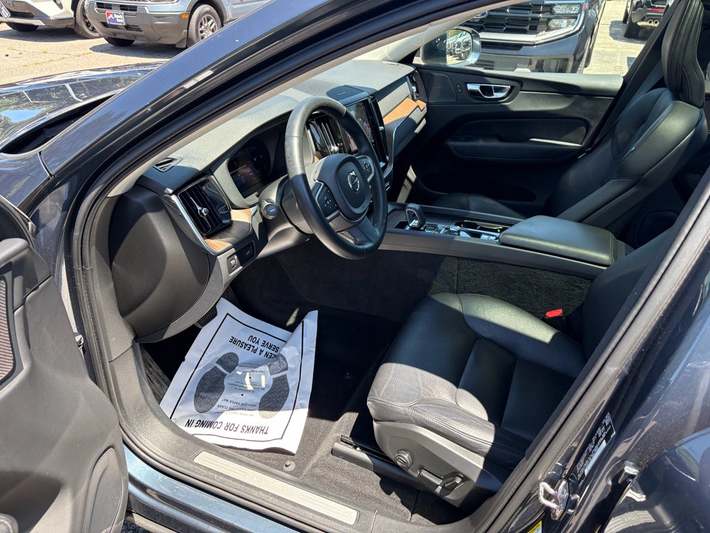 2022 Volvo XC60 Momentum