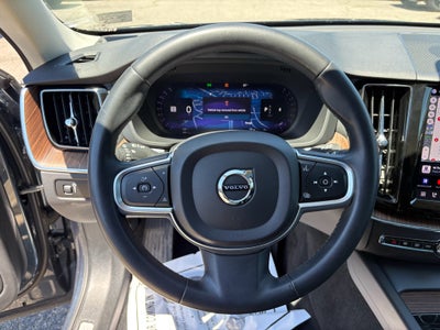 2022 Volvo XC60 Momentum
