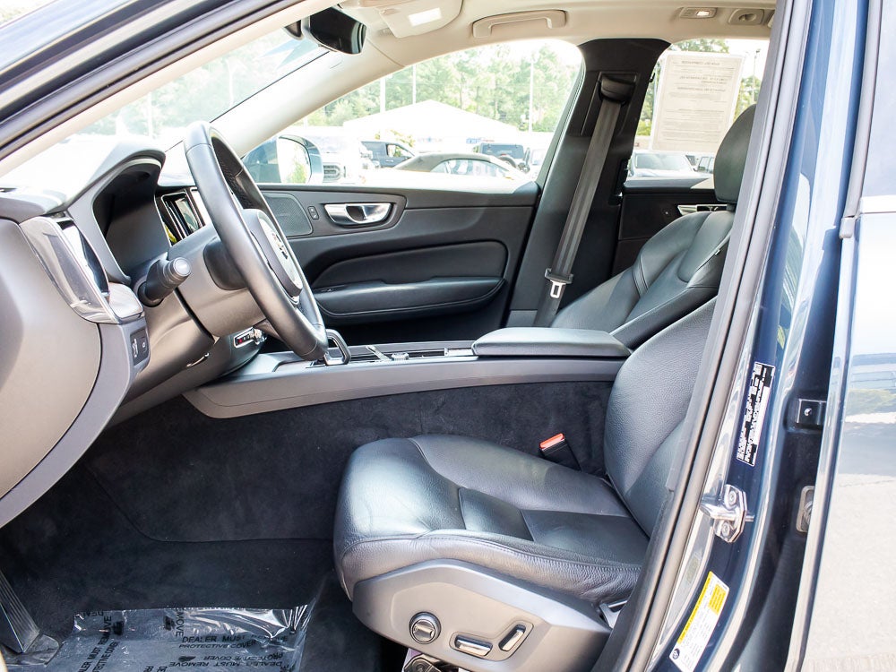 2022 Volvo XC60 Momentum
