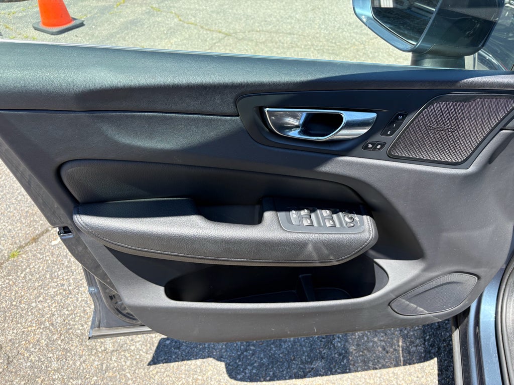 2022 Volvo XC60 Momentum