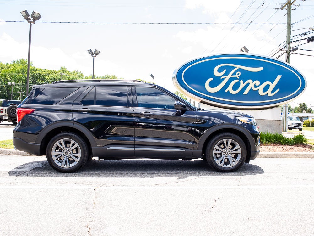 2023 Ford Explorer XLT 4WD's photo