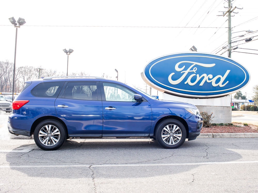 2019 Nissan Pathfinder SV