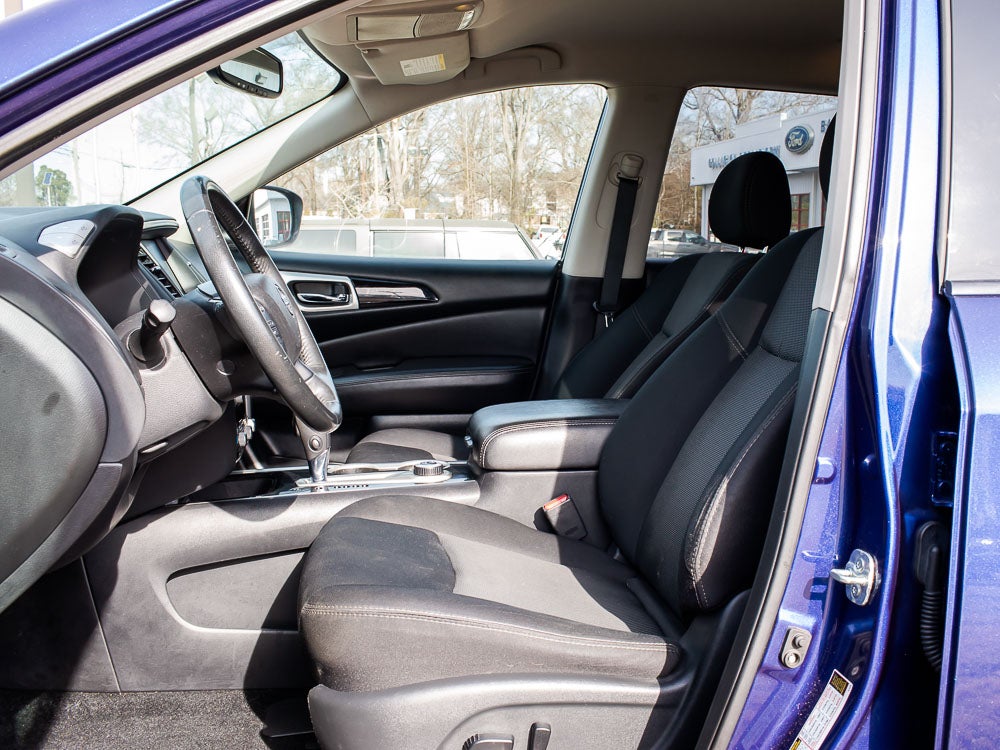 2019 Nissan Pathfinder SV